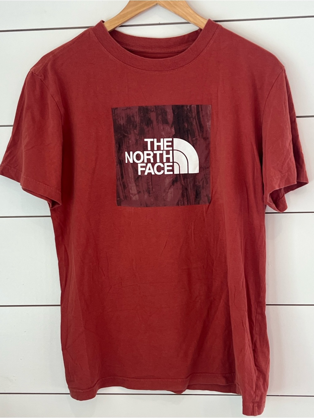 The North Face Men's Short-Sleeve Logo Tee - Rust Red